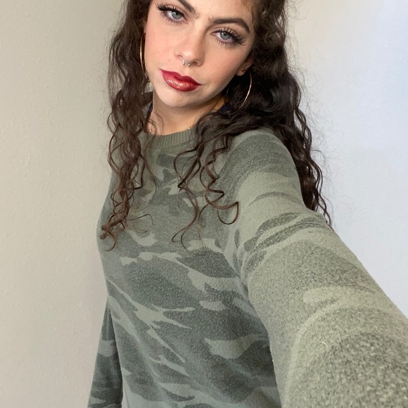 Green camo Theo & Spence long sleeve - Picture 5 of 8